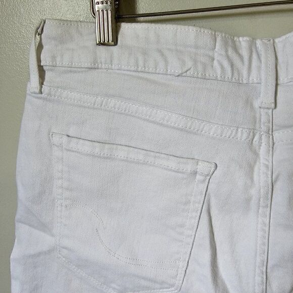 EUC WHITE SIGNATURE LEVIS STRAUSS MID RISE SHORTS SIZE 12 / 31W - Picture 12 of 14